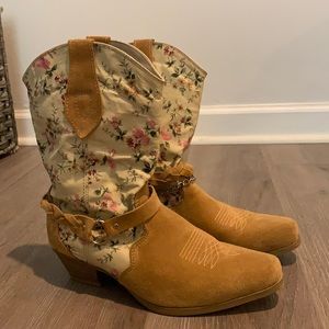 Cowgirl boots western